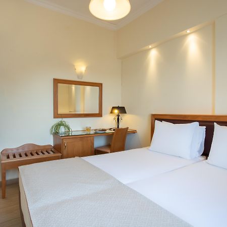 Pantheon City Hotel Gythio Bagian luar foto