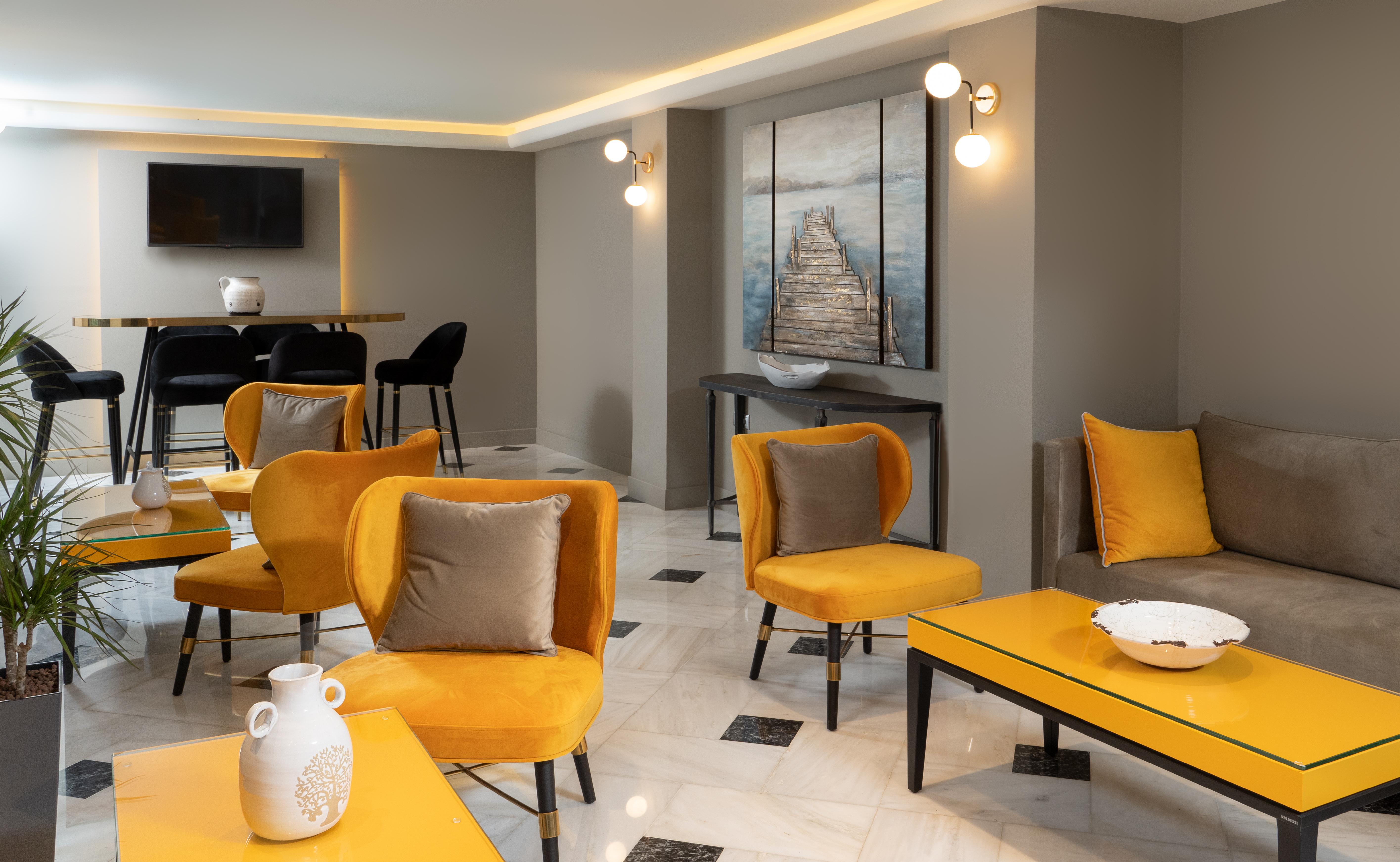 Pantheon City Hotel Gythio Bagian luar foto