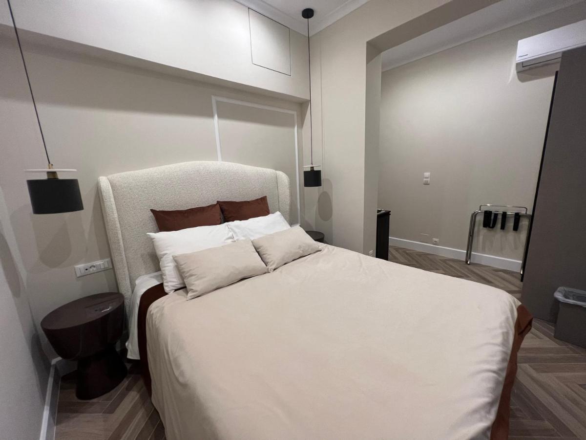 Pantheon City Hotel Gythio Bagian luar foto